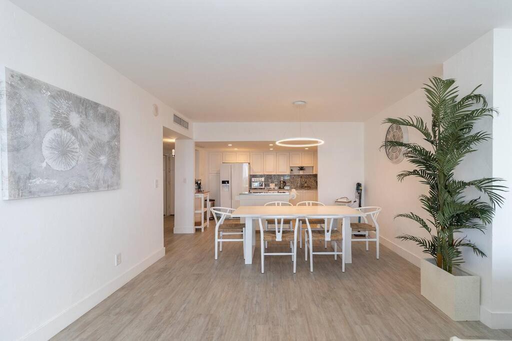 Stunning & Spacious Resort-Style Condo Across From Beach! Miami Beach Exterior foto
